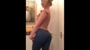 Thick Russian Teen on Periscope in Tight Jeans