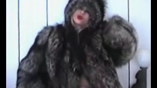 She Marts herself with Fur