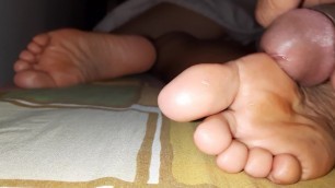 Cumming on   soles of feet