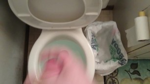 Mitchtheamazing Cums in the Bathroom for you